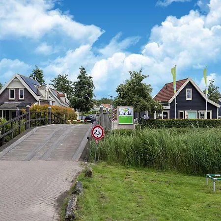 Holiday home Waterside Retreat Sauna, Garden And Fishing Jetty