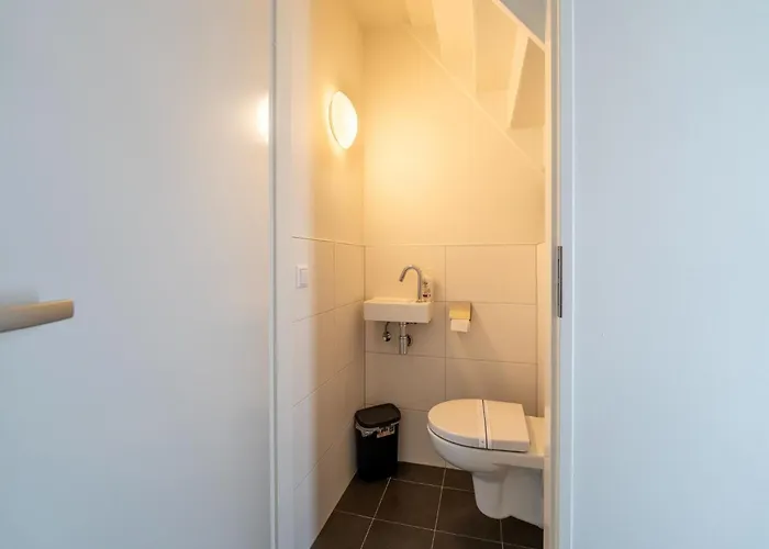 Vakantiehuis Waterside Retreat Sauna, Garden And Fishing Jetty