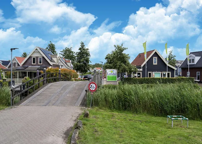 Vakantiehuis Waterside Retreat Sauna, Garden And Fishing Jetty