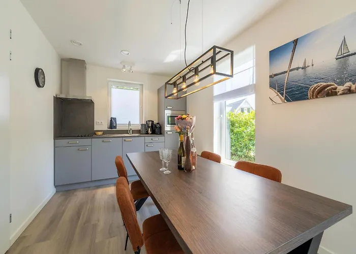 Vakantiehuis Waterside Retreat Sauna, Garden And Fishing Jetty