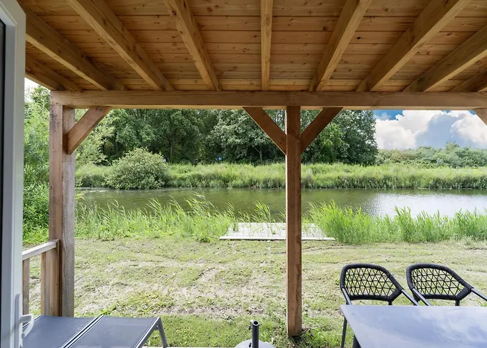 Vakantiehuis Waterside Retreat Sauna, Garden And Fishing Jetty Simonshaven